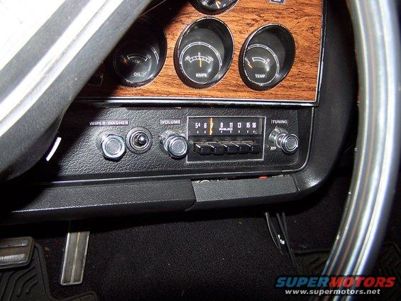 100_2577.jpg right hand side of the instrument panel.