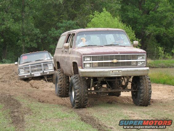 soggy-bottoms-5.2.09-025.jpg Suburban yanking a dumbass who had no business being in the hole...