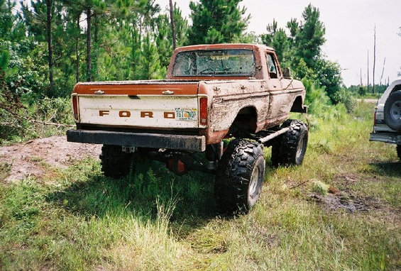 joeflexin2.jpg Airbags on all four corners keep her level