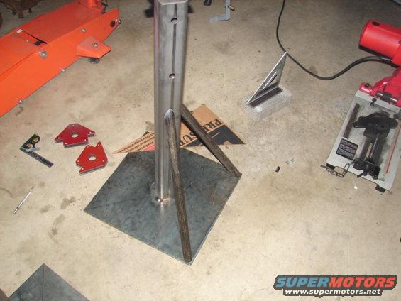 dsc09405.jpg putting legs on