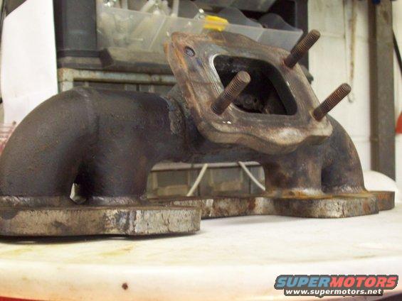 Exhaust manifold with four studs on a flange
