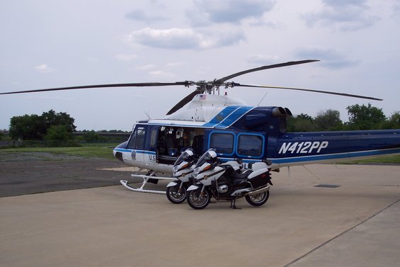 washington-dc-035.jpg At US Parks Police Air Division - California Units in front of US Chopper.
