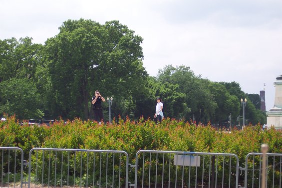 washington-dc-086.jpg Ted taking a picture, taking a picture :)