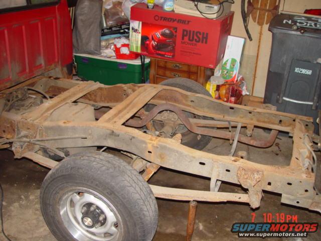 dsc00003.jpg rear part of the frame, I cleaned it and check for damage. 