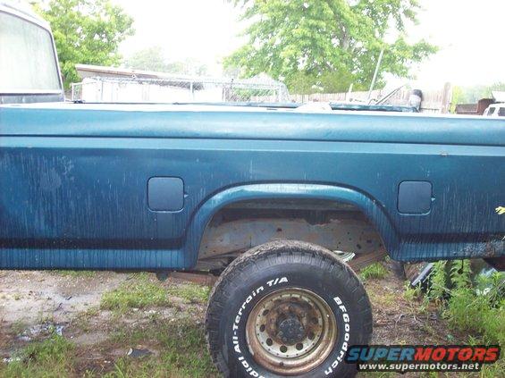 1985 Ford F-250 side view showing the rear wheel well and fuel door