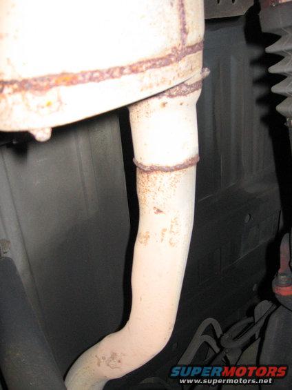 Exhaust pipe with rust at the joints