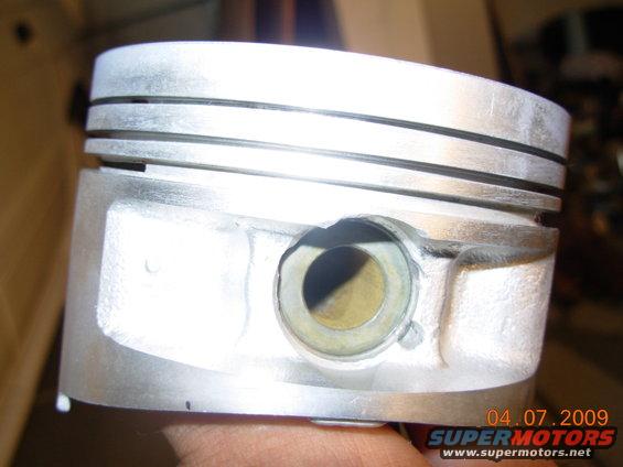 dscn1895.jpg Piston #1 Nice and clean groves!
