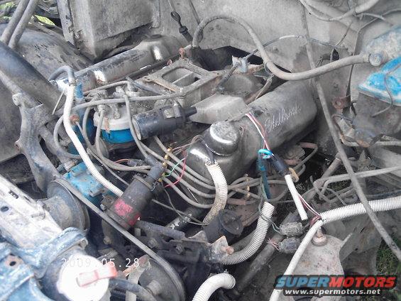 Engine bay with wires, hoses, and an Edelbrock valve cover. Date stamp reads 2009.05.28