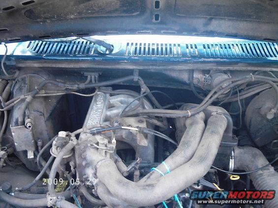 bronco-20.jpg The only thing that is still Crown Vic.... The Block, heads, and oil pan / pump