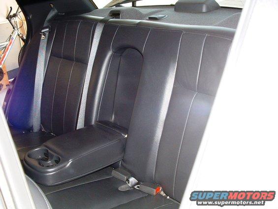 2004 Ford Crown Victoria LX Sport-Rear seat armrest cupholder