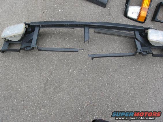 Front grille support with headlights