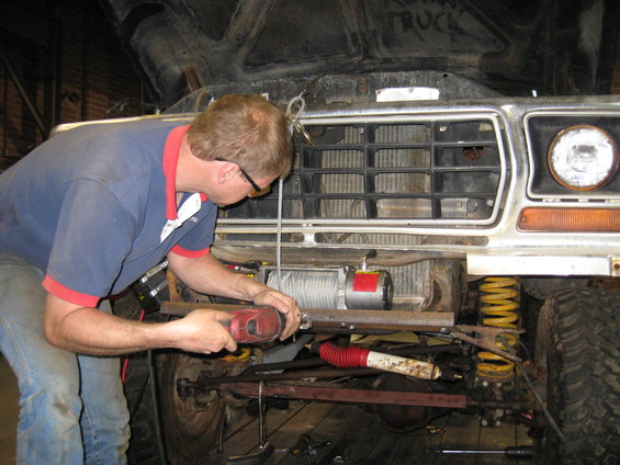 1978 Ford Bronco front grille with winch installation