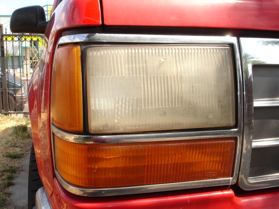 Red 1992 Ford Explorer headlight and amber turn signal