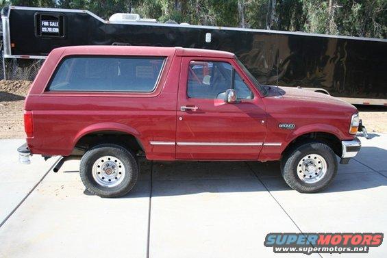 1989 Ford Bronco, side view, red paint, chrome trim, aftermarket wheels