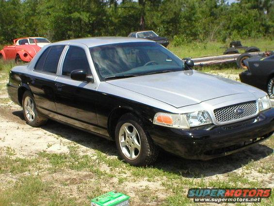 Black and silver 1998 Ford Crown Victoria sedan, 3/4 front view