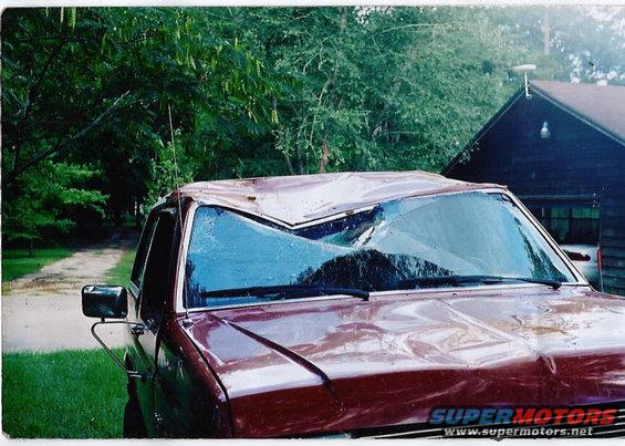 damn.jpg Why you dont go fast down dirt roads! 