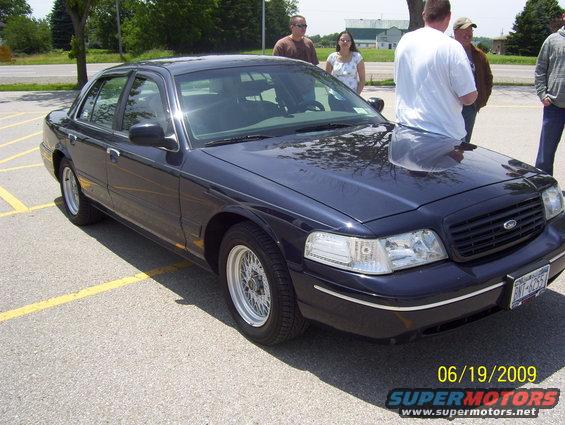 Dark blue 2003 Ford Crown Victoria sedan parked in a lot, front quarter view