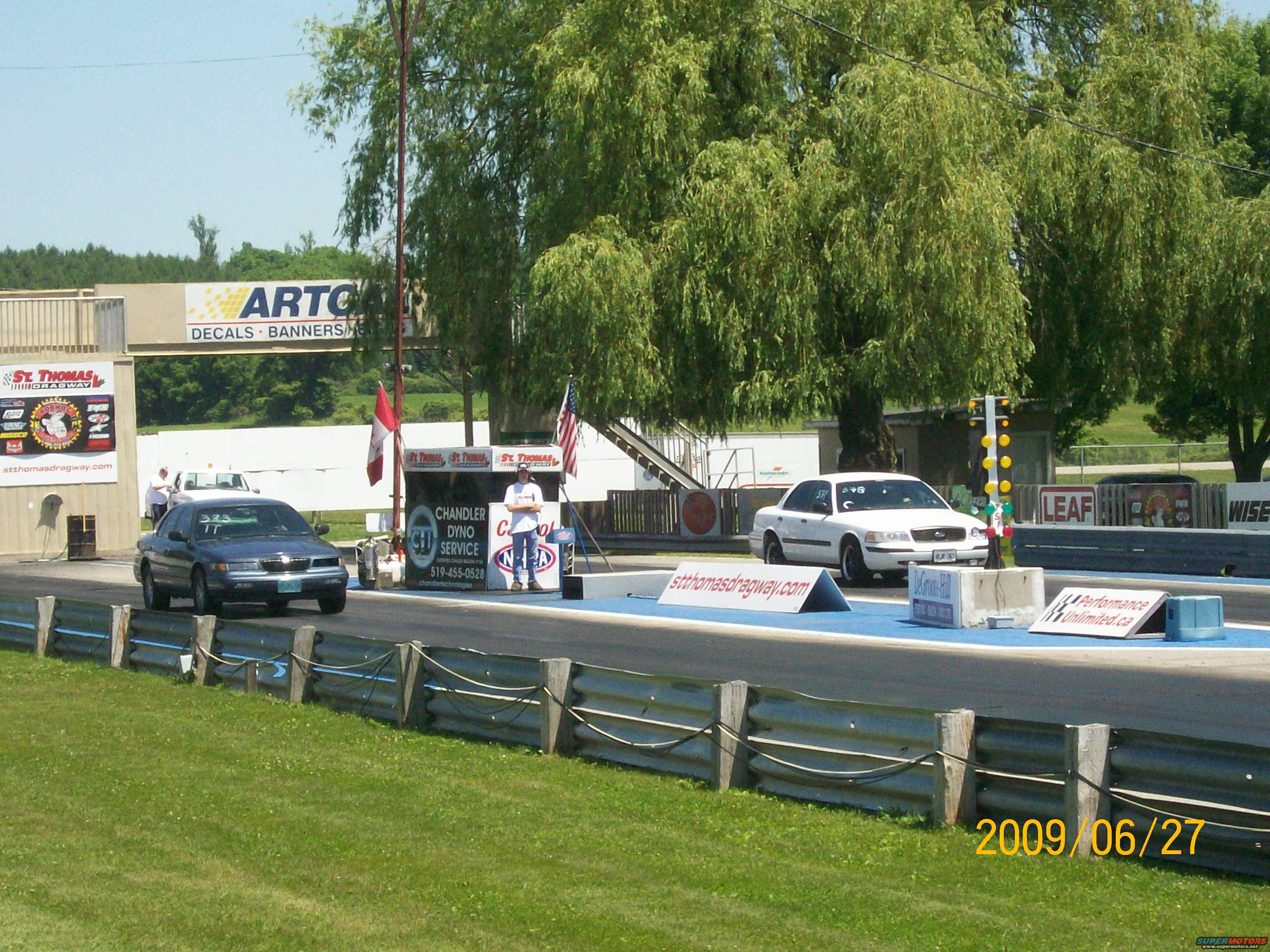 2003 Ford Crown Victoria photo