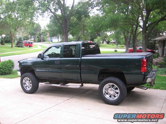 img_4745.jpg '03 tails, clear lights, 35"s on 20s, nerf bars, and fully de badged!