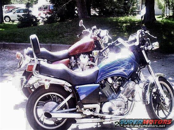 Blue motorcycle with flames, 3q-front view. 1982 Yamaha Virago
