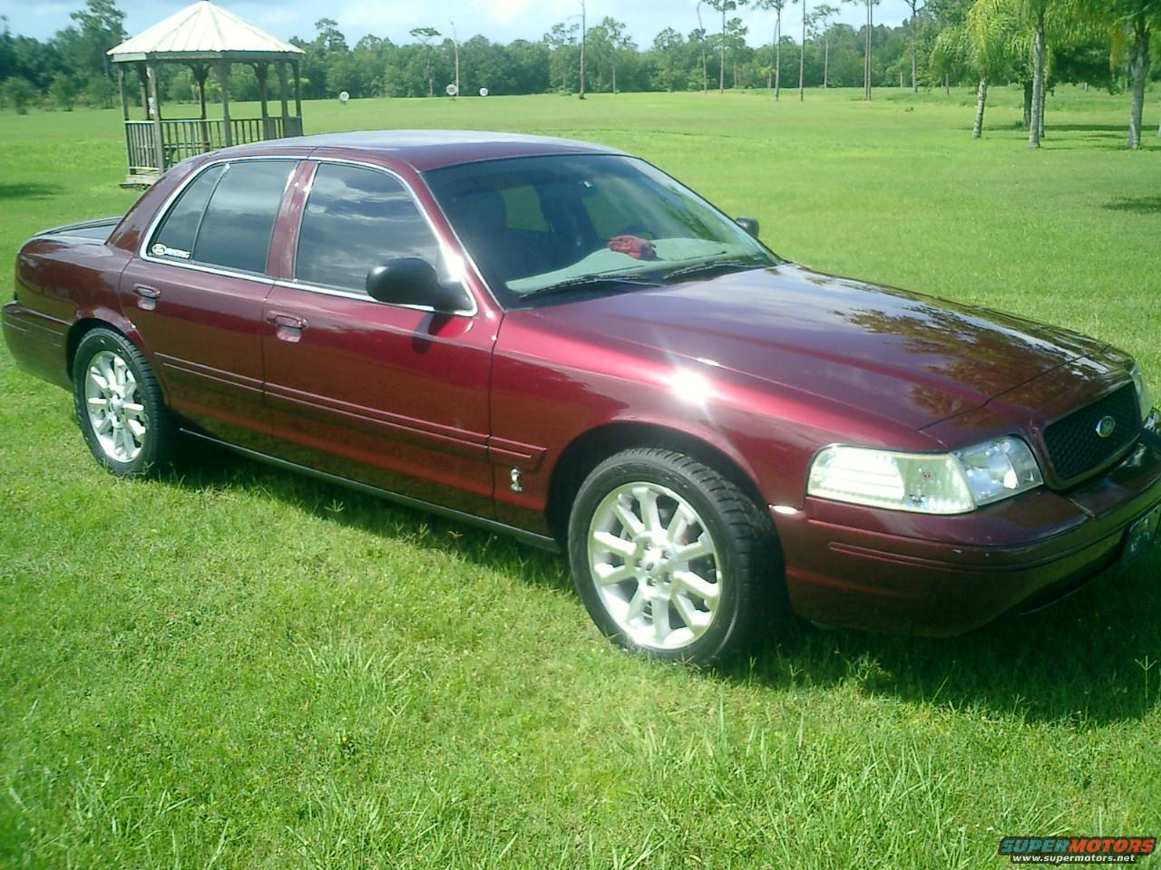 2004 Ford Crown Victoria photo