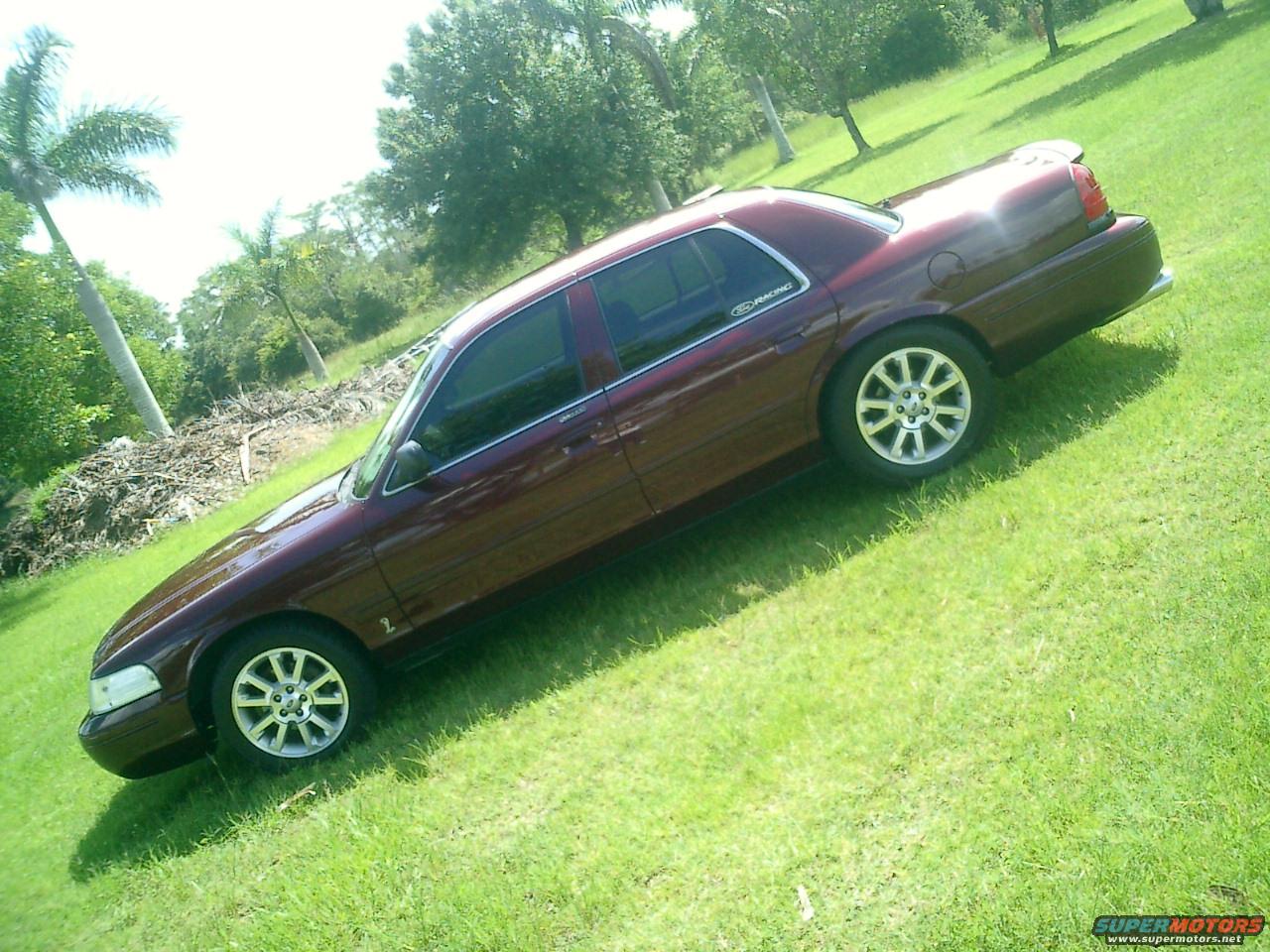 2004 Ford Crown Victoria photo