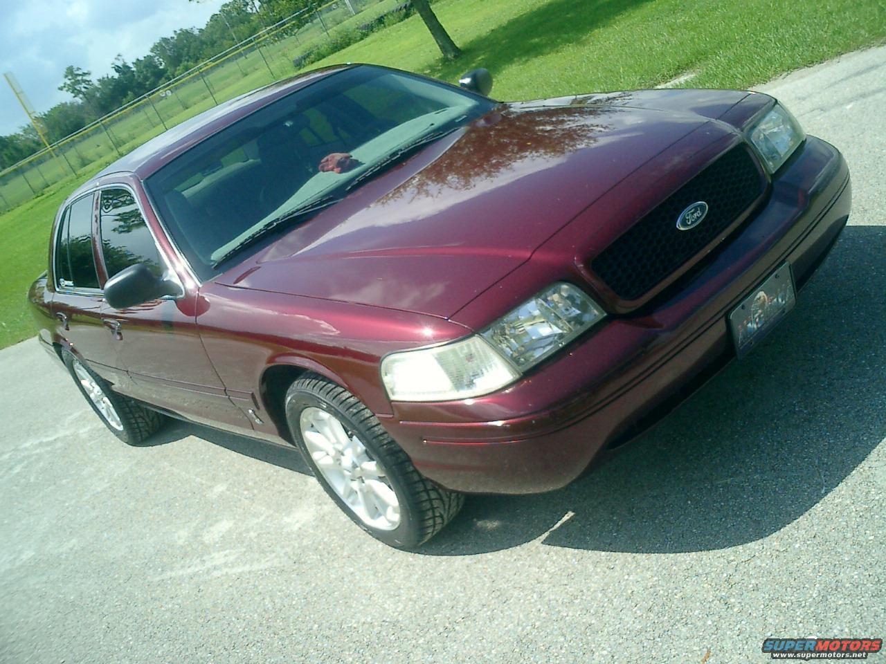 2004 Ford Crown Victoria photo
