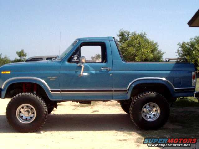 thwbronco11.jpg Shaker and clear taillights installed