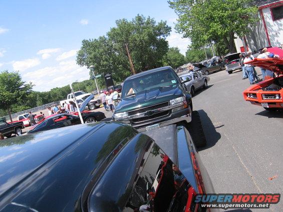img_4883.jpg My twin truck, just a HD that sits on 18s with 35s compared to my 20s with 35s :)