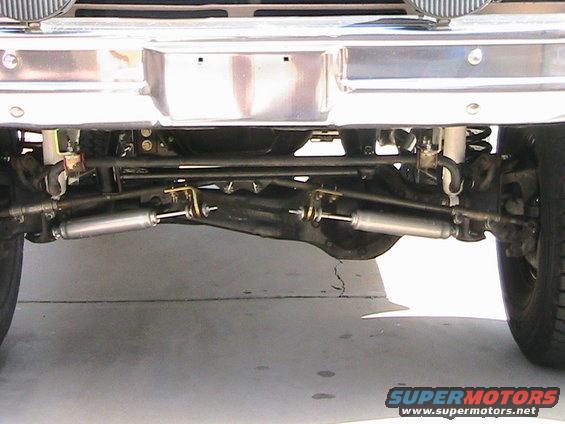 Front steering linkage with two stabilizer shocks mounted