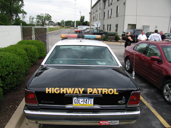 Black and white police car rear view with "HIGHWAY PATROL" text and license plate GDL-9471