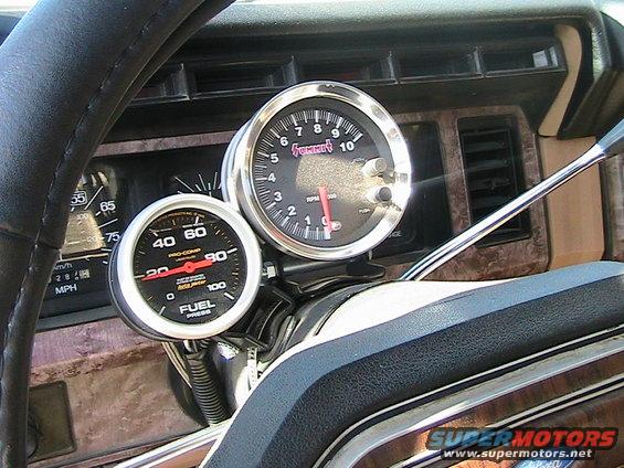 1985 Ford Bronco interior with Summit tachometer and Pro-Comp fuel pressure gauge mounted on steering column