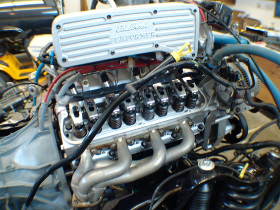 Engine with Edelbrock Performer valve covers and exhaust headers