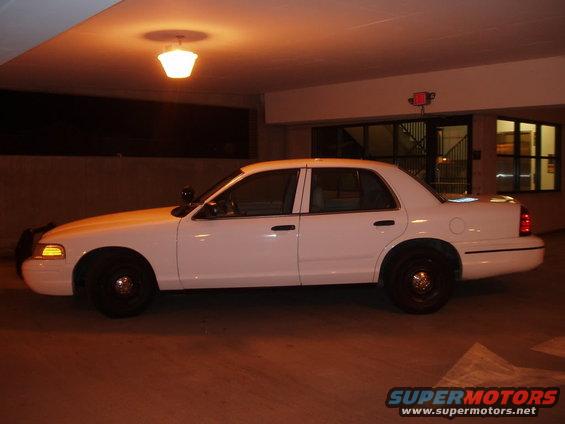 2003 Ford Crown Victoria sedan, side view
