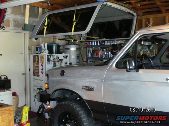 bronco-hardtop-storage-option-002.jpg Tops only weigh about 120 lbs as per repair manual, so don't go "Over Kill" on the straps or pulley system.