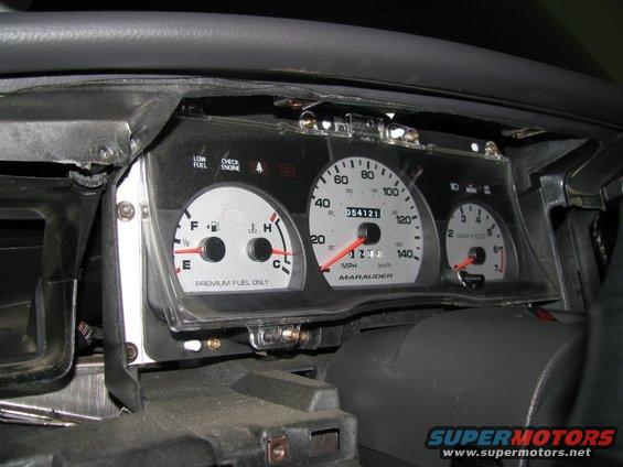 img_6780.jpg Four 7mm screws secure the gauge cluster. 