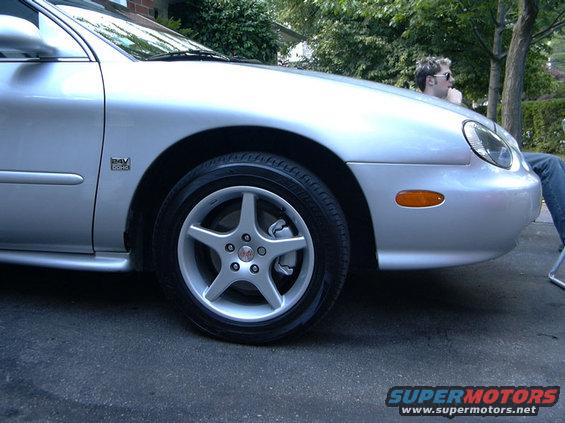 smokeycaliper.jpg Front wheel shot after cleaning and painting the calipers...