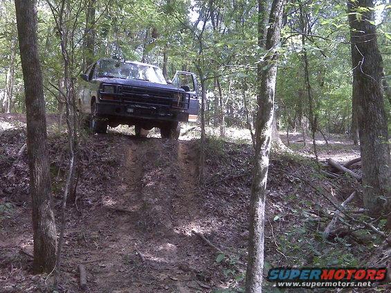 09082311enter.jpg Entering a tight ravine that has, up til now, only accomodated 4-wheelers.