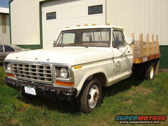 White 1978 Ford F-350 flatbed truck, 3q-front view. Grille and body style match
