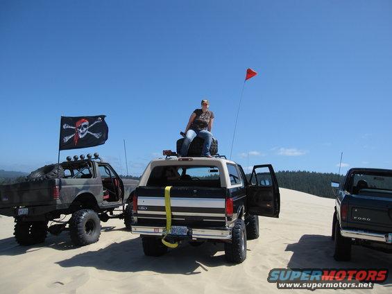 img_1594.jpg Chris's Bronco, My Bronco and wife, and Svens Bronco.