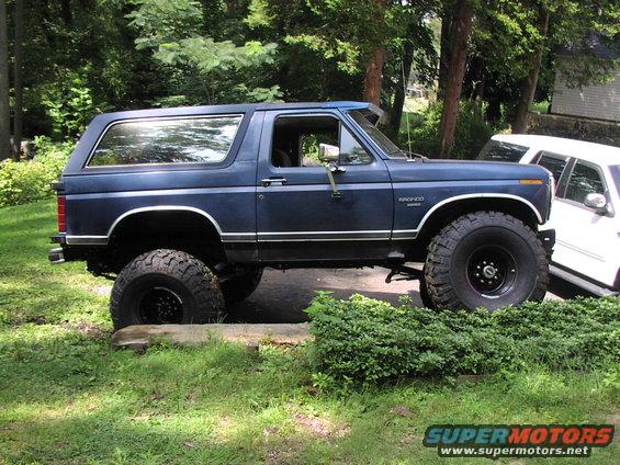 1986 Ford Bronco, lifted, side view, large tires