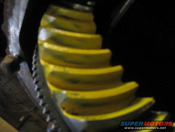 Yellow differential gear with Supermotors logo