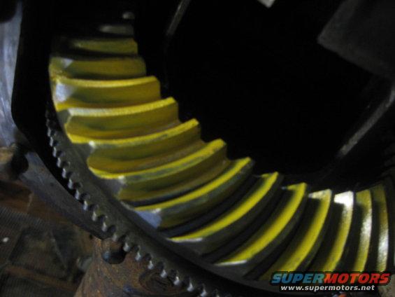 Close-up of yellow-marked differential gears