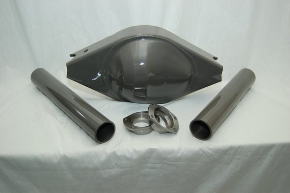 Rear axle differential housing with two axle tubes and bearing caps