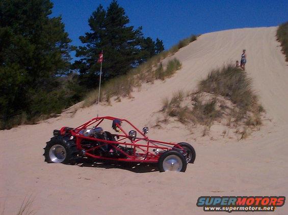 04.jpg Thom's buggy, Debbie and Helen on the hill
