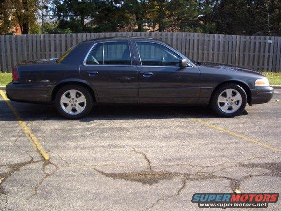 2004 Ford Crown Victoria LX Sport (stock)