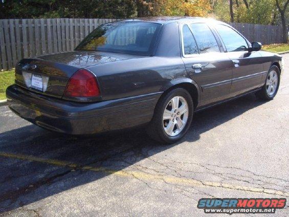 2004 Ford Crown Victoria LX Sport (stock)