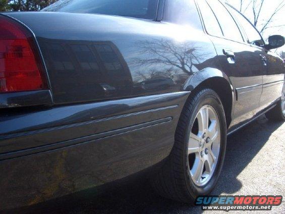 2004 Ford Crown Victoria LX Sport (stock)