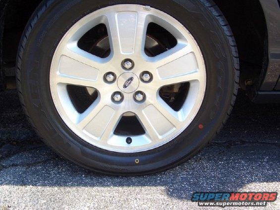 2004 Ford Crown Victoria LX Sport (stock)