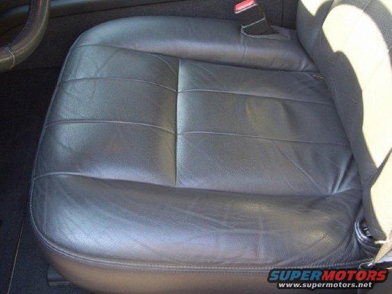 2004 Ford Crown Victoria LX Sport (stock)
